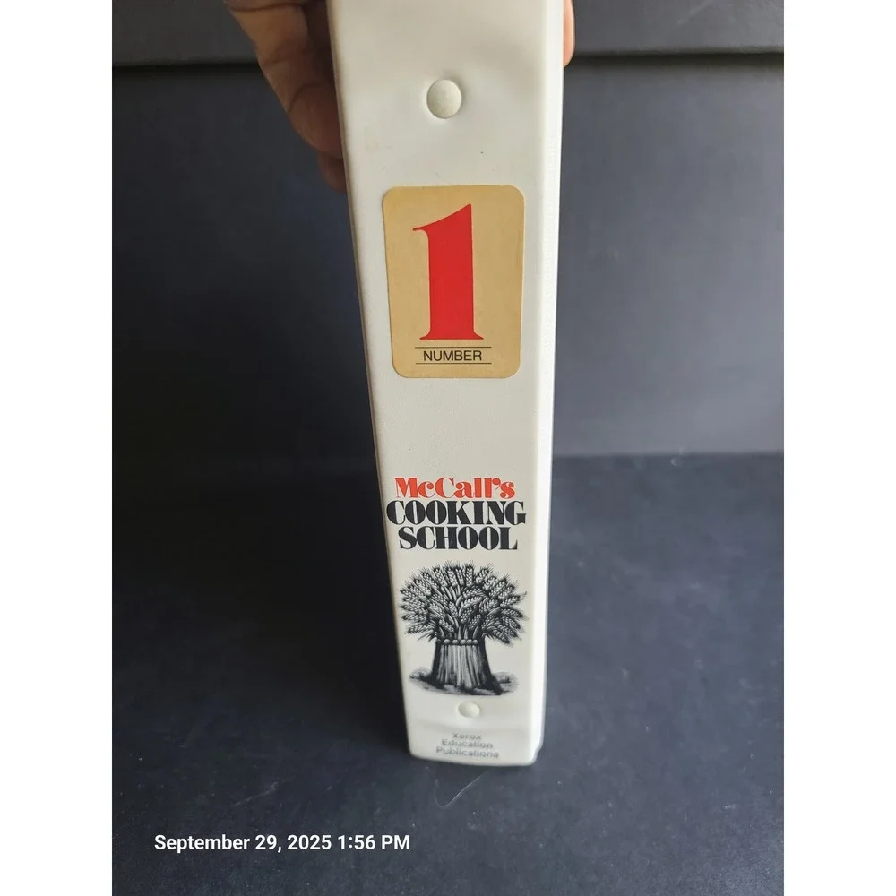 McCalls Cooking School 3-Ring Binder Cookbook‎ #1 Step-by-Step Recipes VIDEO